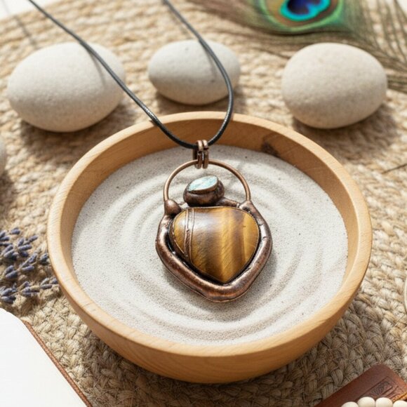 🆕️Boho Chic Copper Heart Pendant Necklace | Genuine Tiger's Eye & Abalone Shell - Picture 5 of 14